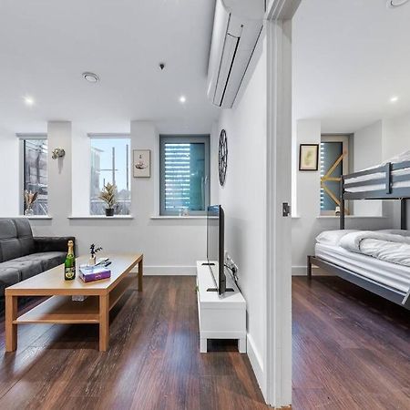 Sleep 7 20 Mins From London Waterloo Bp8 Apartment ภายนอก รูปภาพ