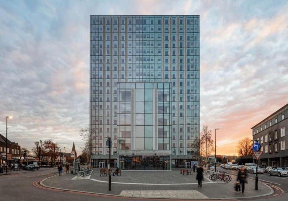 Sleep 7 20 Mins From London Waterloo Bp8 Apartment ภายนอก รูปภาพ