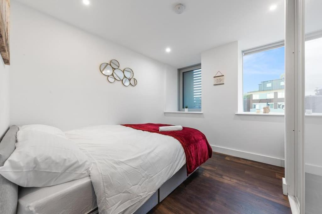 Sleep 7 20 Mins From London Waterloo Bp8 Apartment ภายนอก รูปภาพ