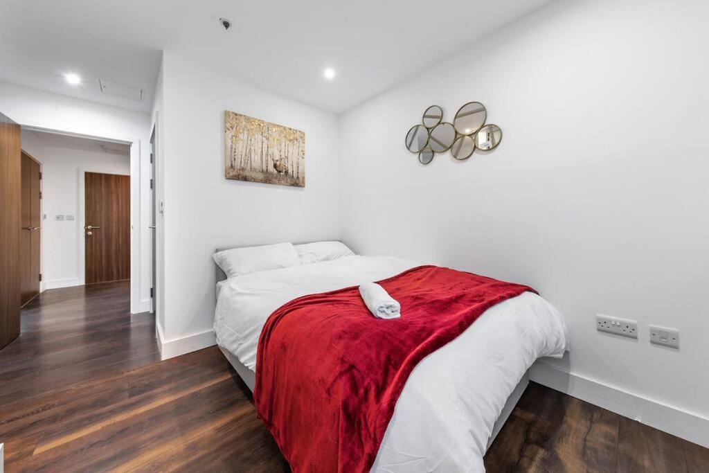 Sleep 7 20 Mins From London Waterloo Bp8 Apartment ภายนอก รูปภาพ