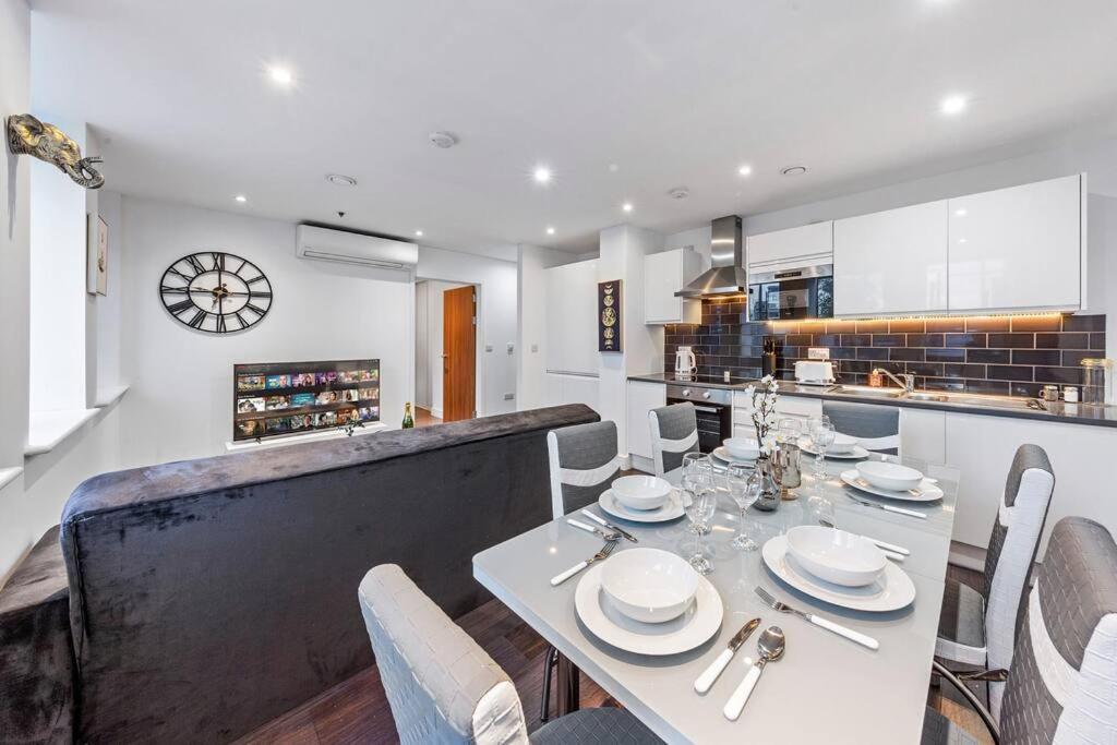 Sleep 7 20 Mins From London Waterloo Bp8 Apartment ภายนอก รูปภาพ