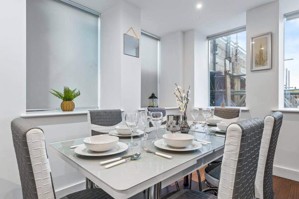 Sleep 7 20 Mins From London Waterloo Bp8 Apartment ภายนอก รูปภาพ