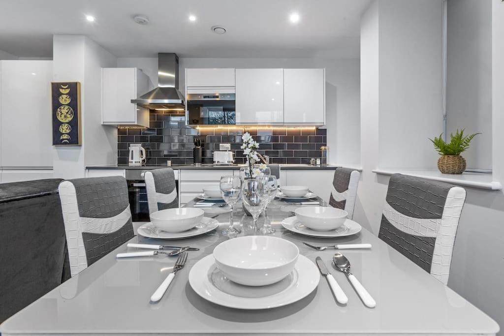 Sleep 7 20 Mins From London Waterloo Bp8 Apartment ภายนอก รูปภาพ