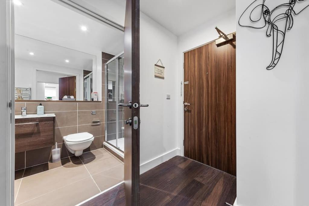Sleep 7 20 Mins From London Waterloo Bp8 Apartment ภายนอก รูปภาพ